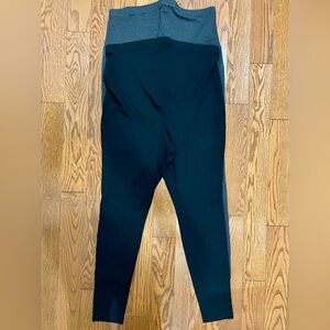 2 pair Old Navy over the belly maternity leggings in black & grey in size L